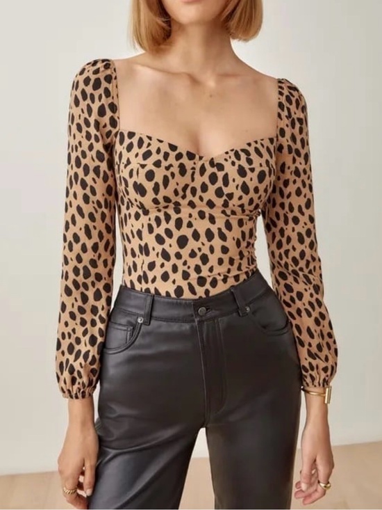 Reformation Tops - Reformation Reign Top Bobcat Animal Print Size 0 Tan Black Smocked